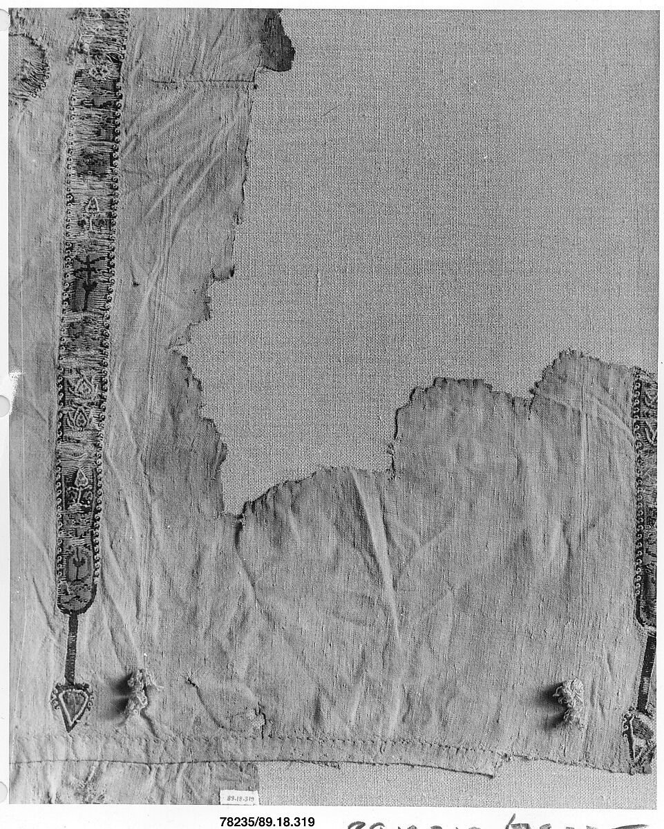 Textile Fragment, Wool, linen; plain weave, tapestry weave