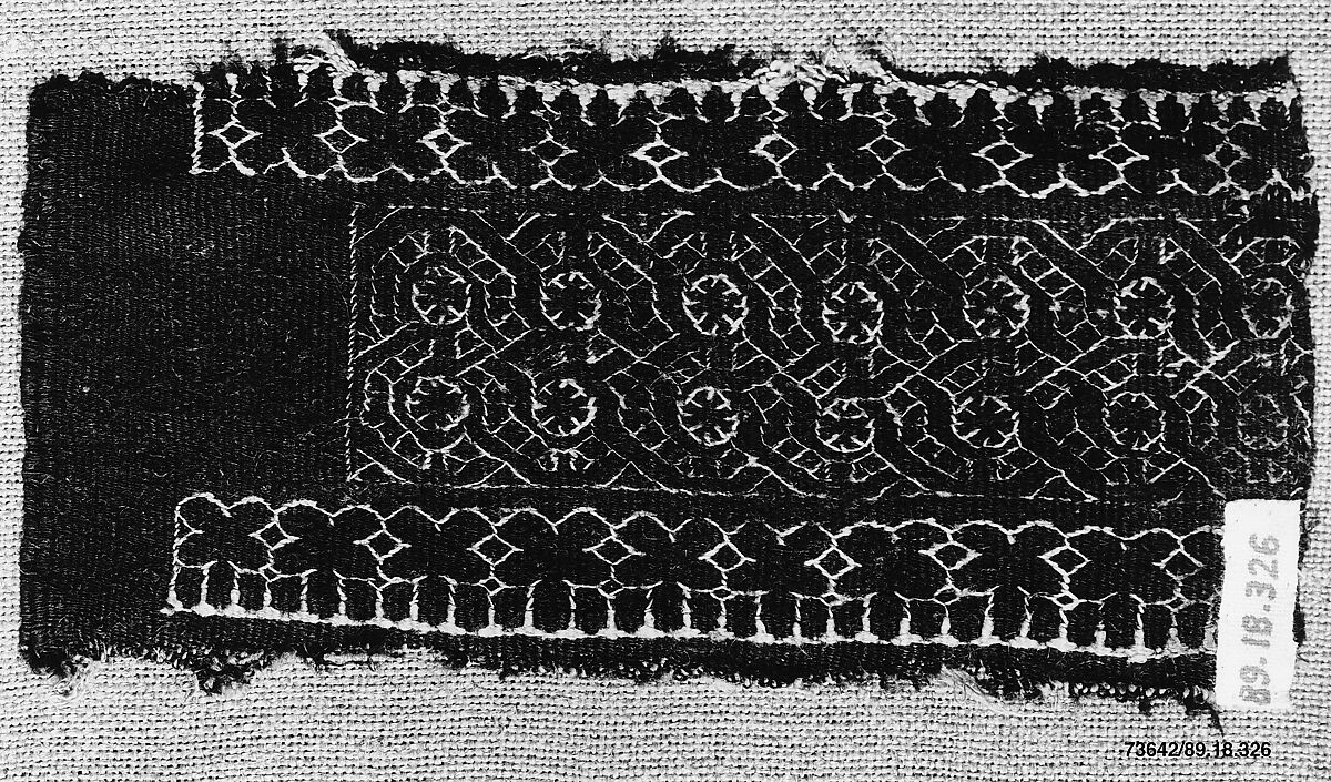 Textile Fragment, Wool, linen; plain weave, tapestry weave