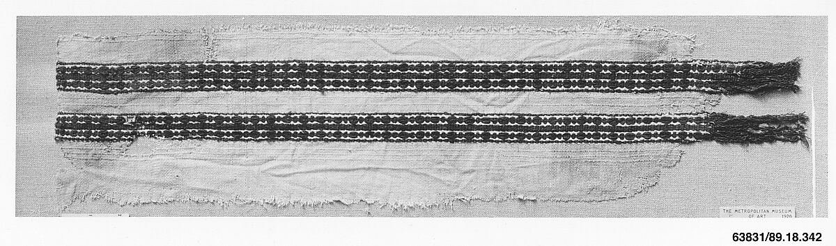 Textile Fragment, Wool, linen; plain weave, tapestry weave 