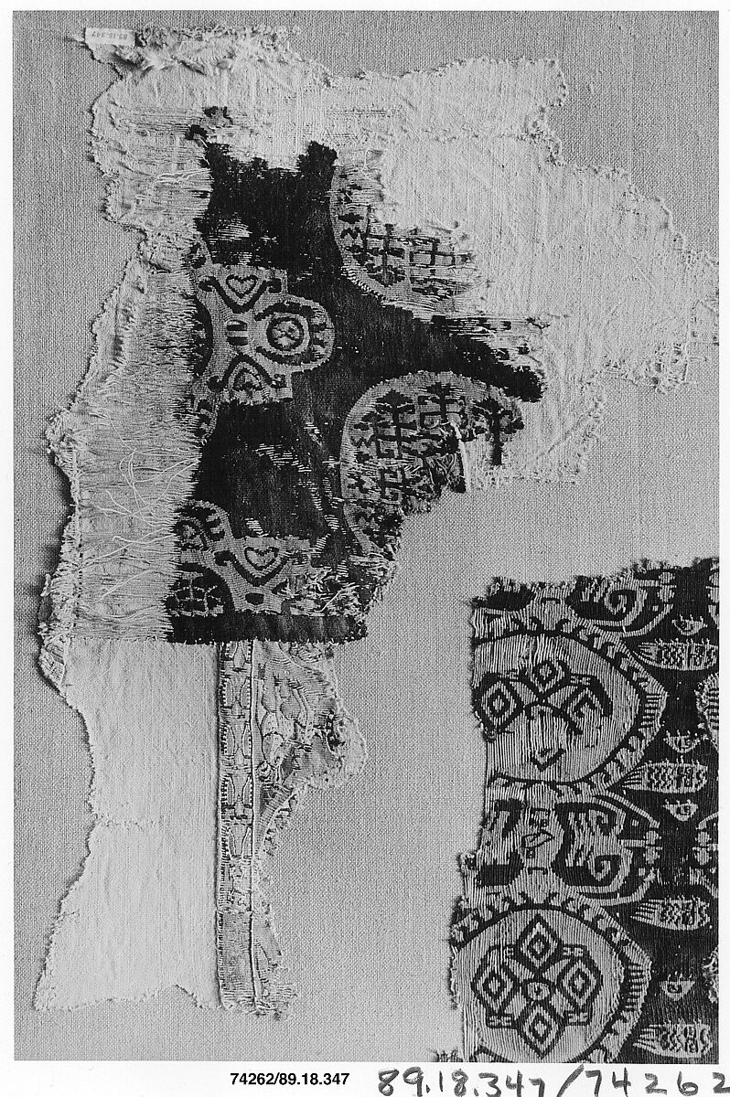 Textile Fragment, Wool, linen; plain weave, tapestry weave