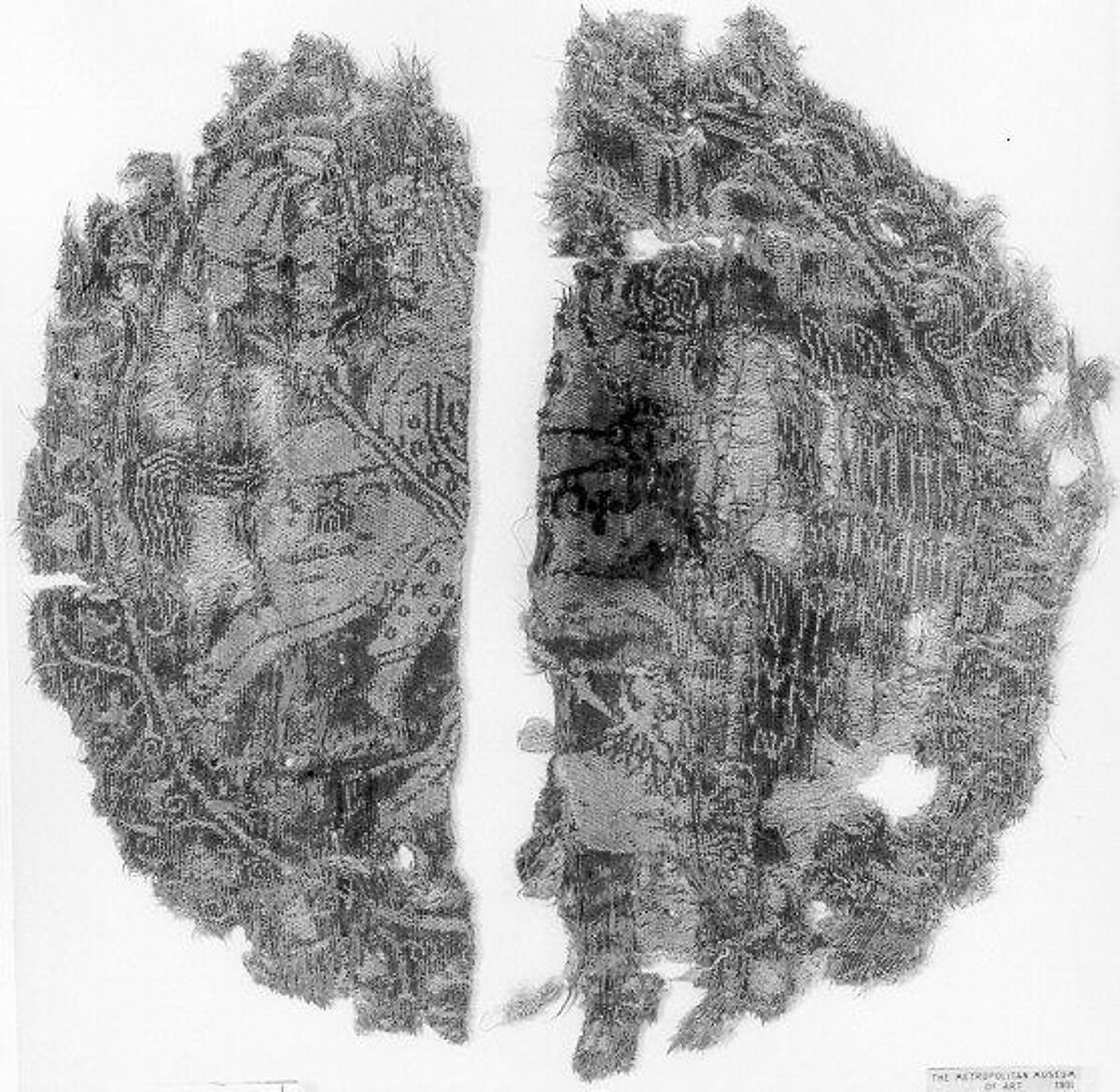 Roundel with Mounted Horseman Spearing a Lion, Silk; twill weave (?)