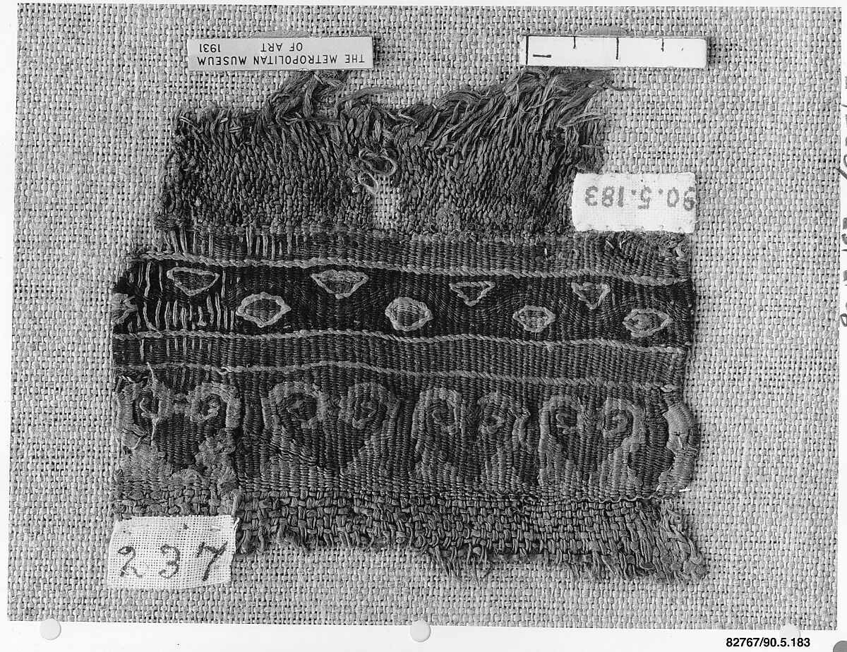 Fragment of a Tunic, Wool, linen; plain weave, tapestry weave