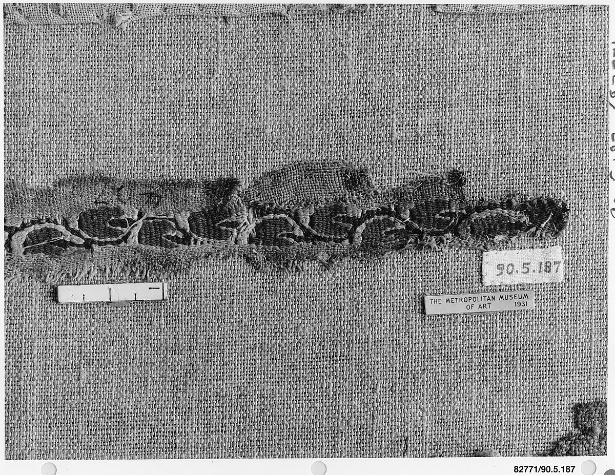 Textile Fragment, Wool, linen; plain weave, tapestry weave