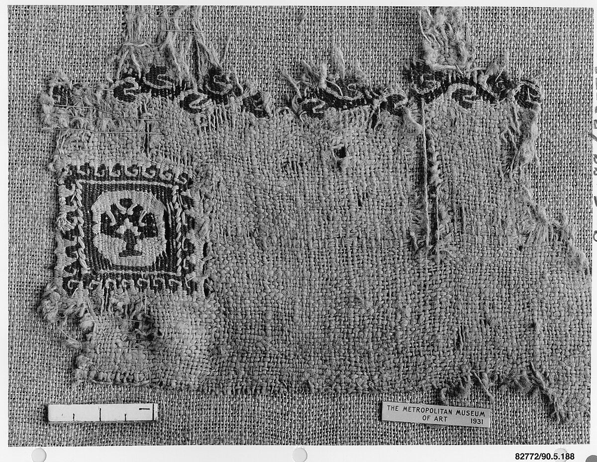 Fragment of a Tunic, Wool, linen; plain weave, tapestry weave