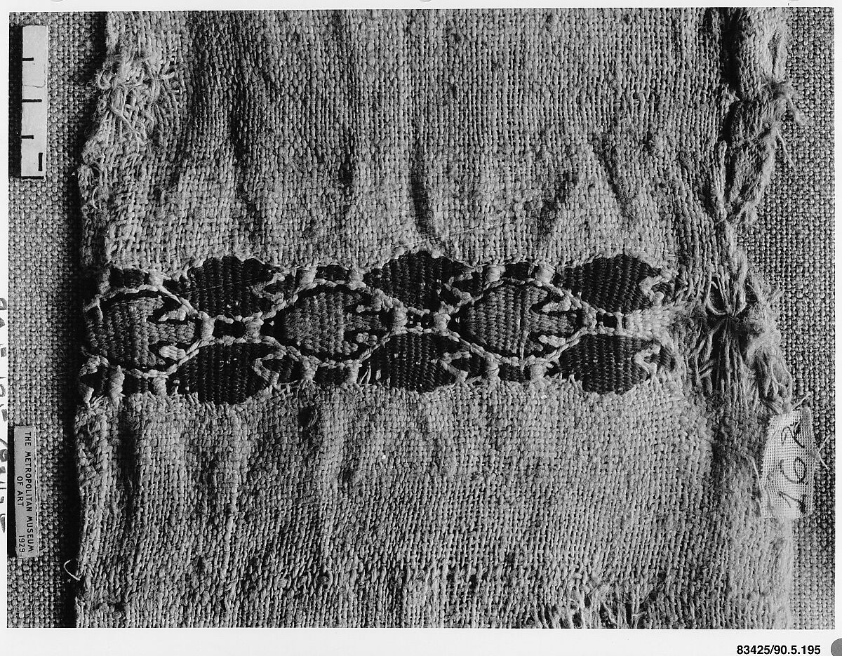 Fragment of a Sleeve, Wool, linen; plain weave, tapestry weave 