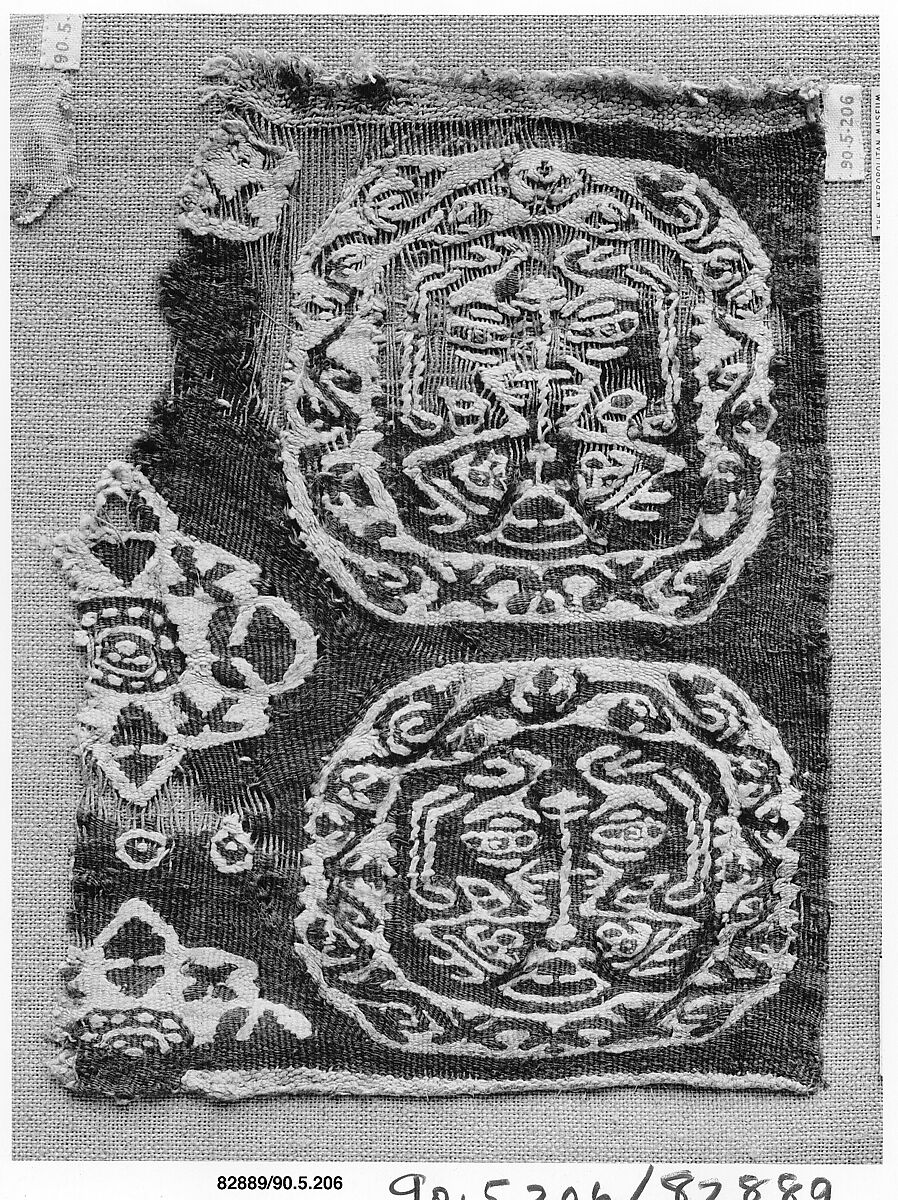 Textile Fragment, Wool, linen; plain weave, tapestry weave