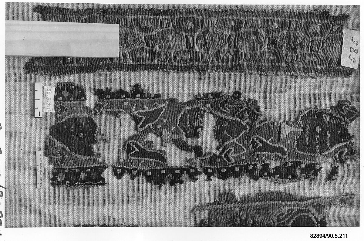 Fragment of Shoulder Band, Wool, linen; tapestry weave