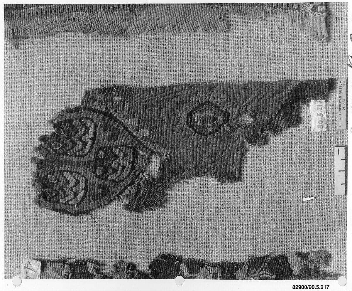 Fragment of a Tunic, Wool, linen; tapestry weave