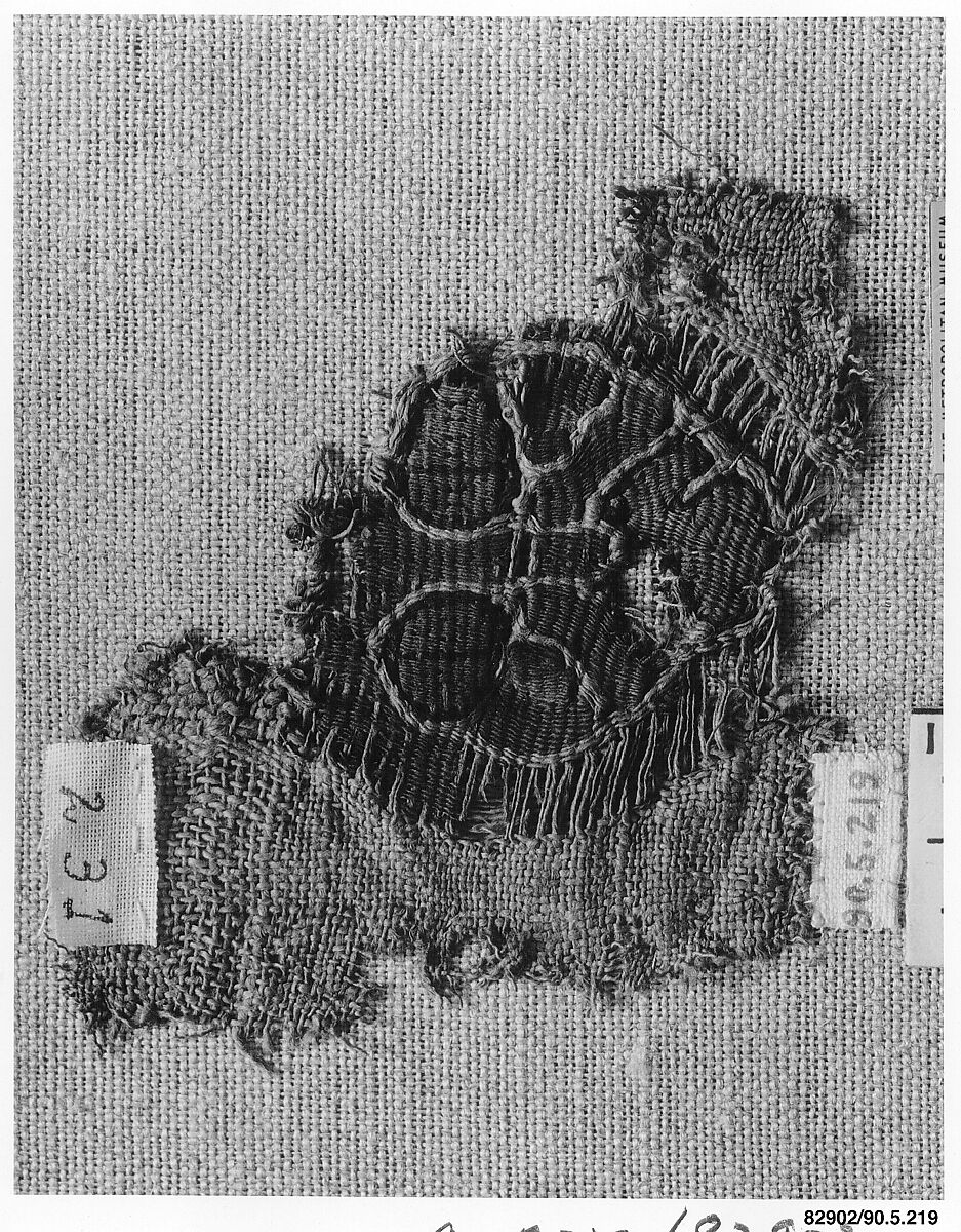 Textile Fragment, Wool, linen; plain weave, tapestry weave