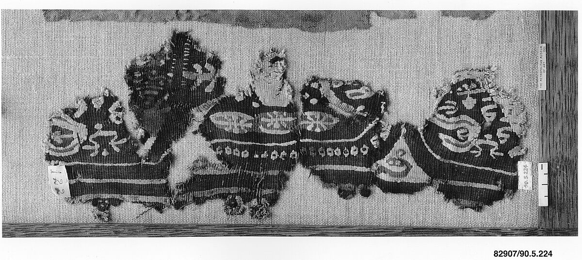 Textile Fragment, Wool, linen; plain weave, tapestry weave 