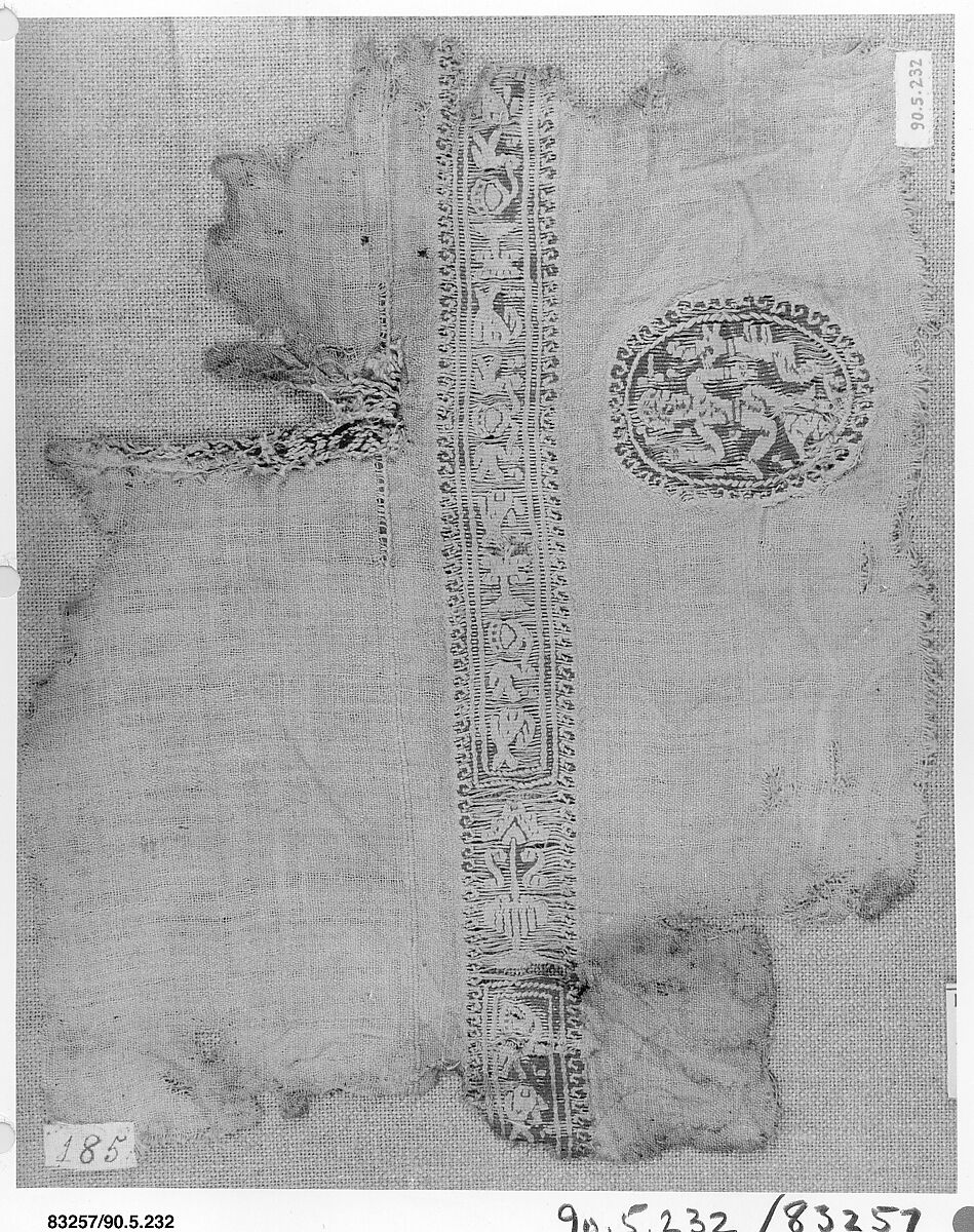 Fragment of a Tunic, Wool, linen; plain weave, tapestry weave