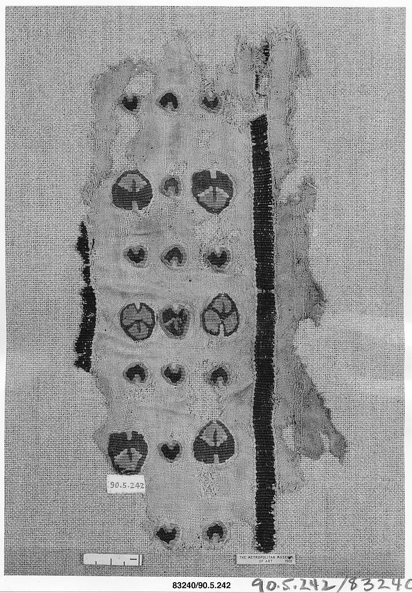 Textile Fragment, Wool, linen; plain weave, tapestry weave