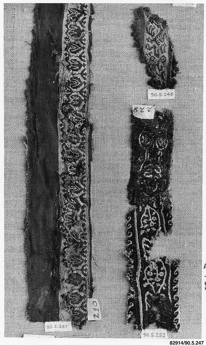 Textile Fragment, Wool, linen; plain weave, tapestry weave