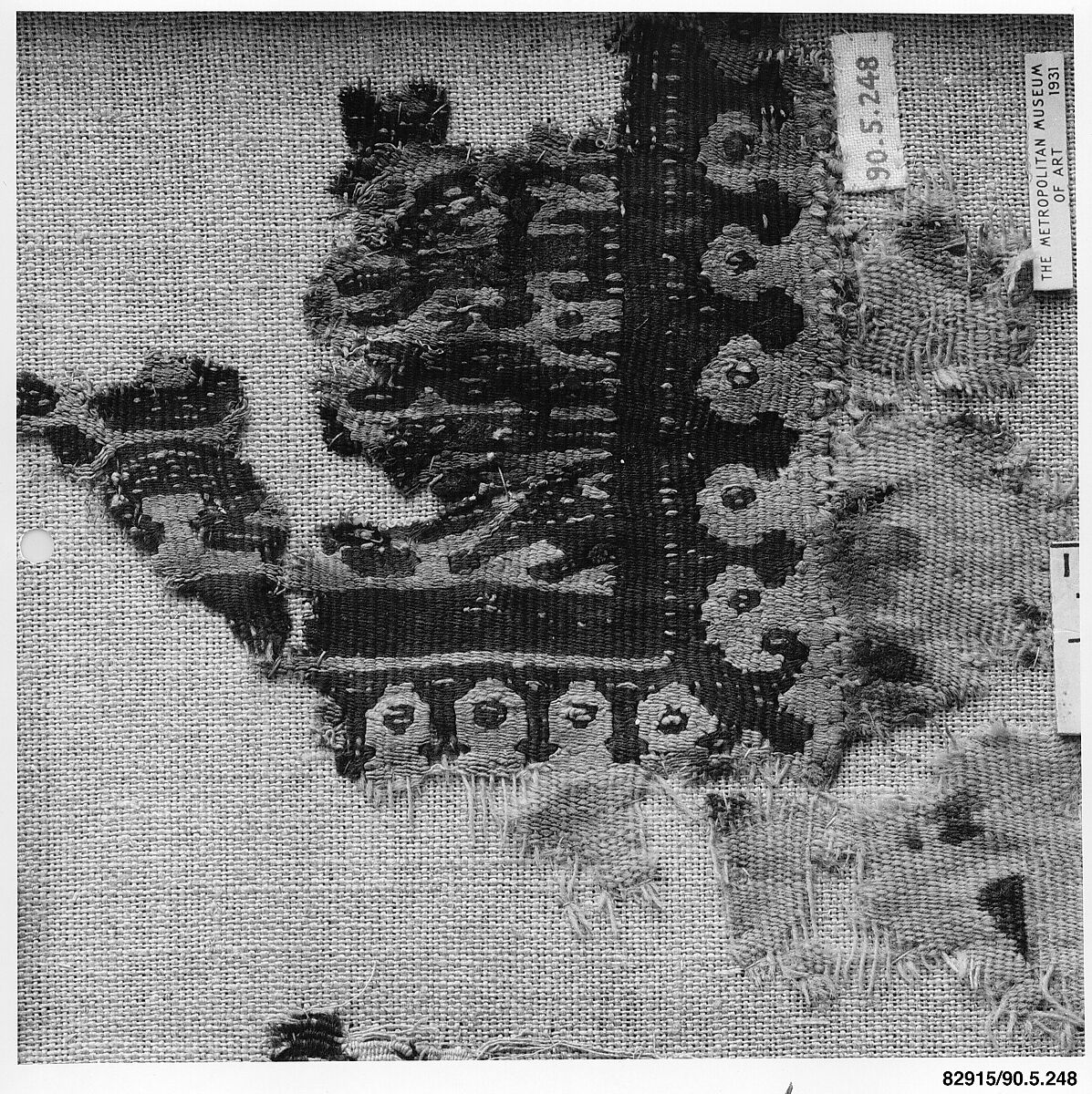 Textile Fragment, Wool, linen; plain weave, tapestry weave