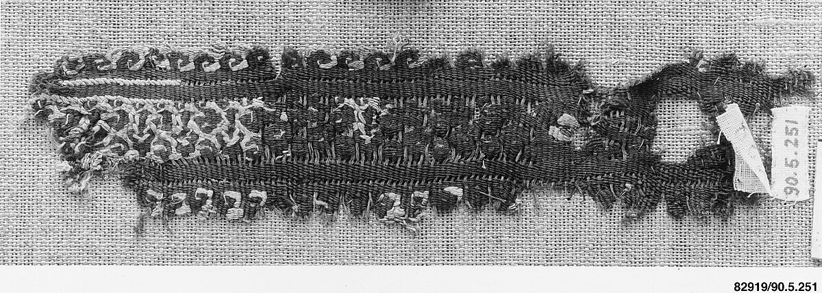 Fragment of a Shoulder Band, Wool, linen; plain weave, tapestry weave