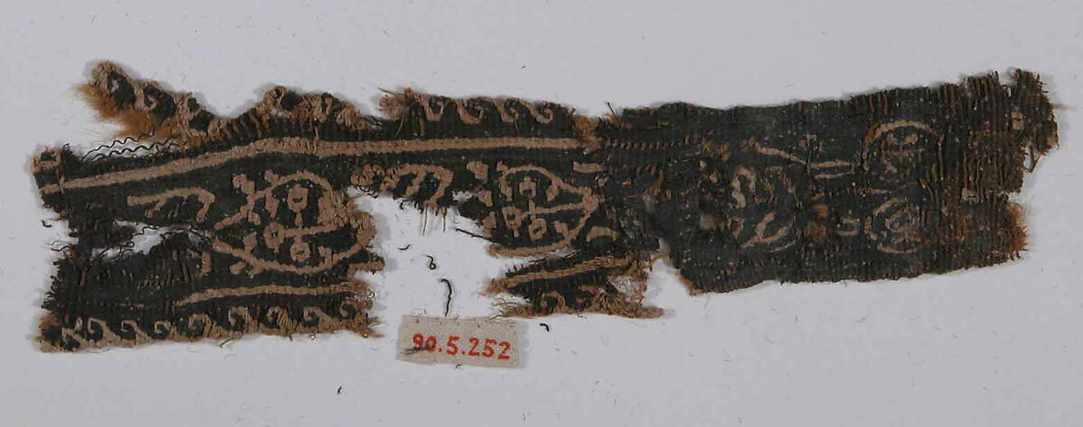 Fragment of a Shoulder Band, Wool, linen; tapestry weave