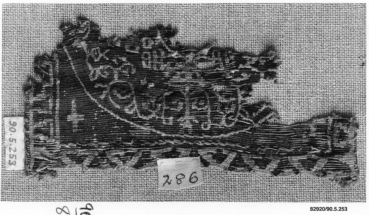 Textile Fragment, Wool, linen; plain weave, tapestry weave