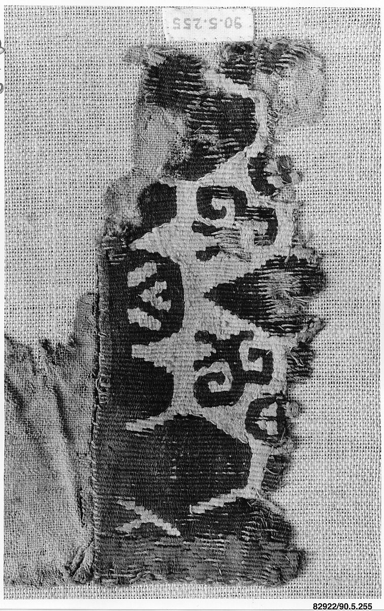 Textile Fragment, Wool, linen; plain weave, tapestry weave