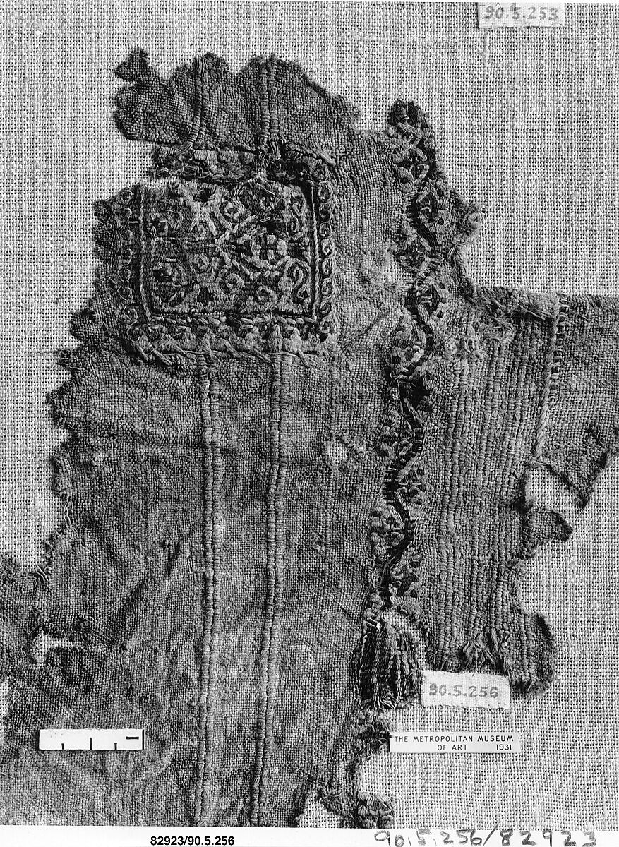 Textile Fragment, Wool, linen; plain weave, tapestry weave