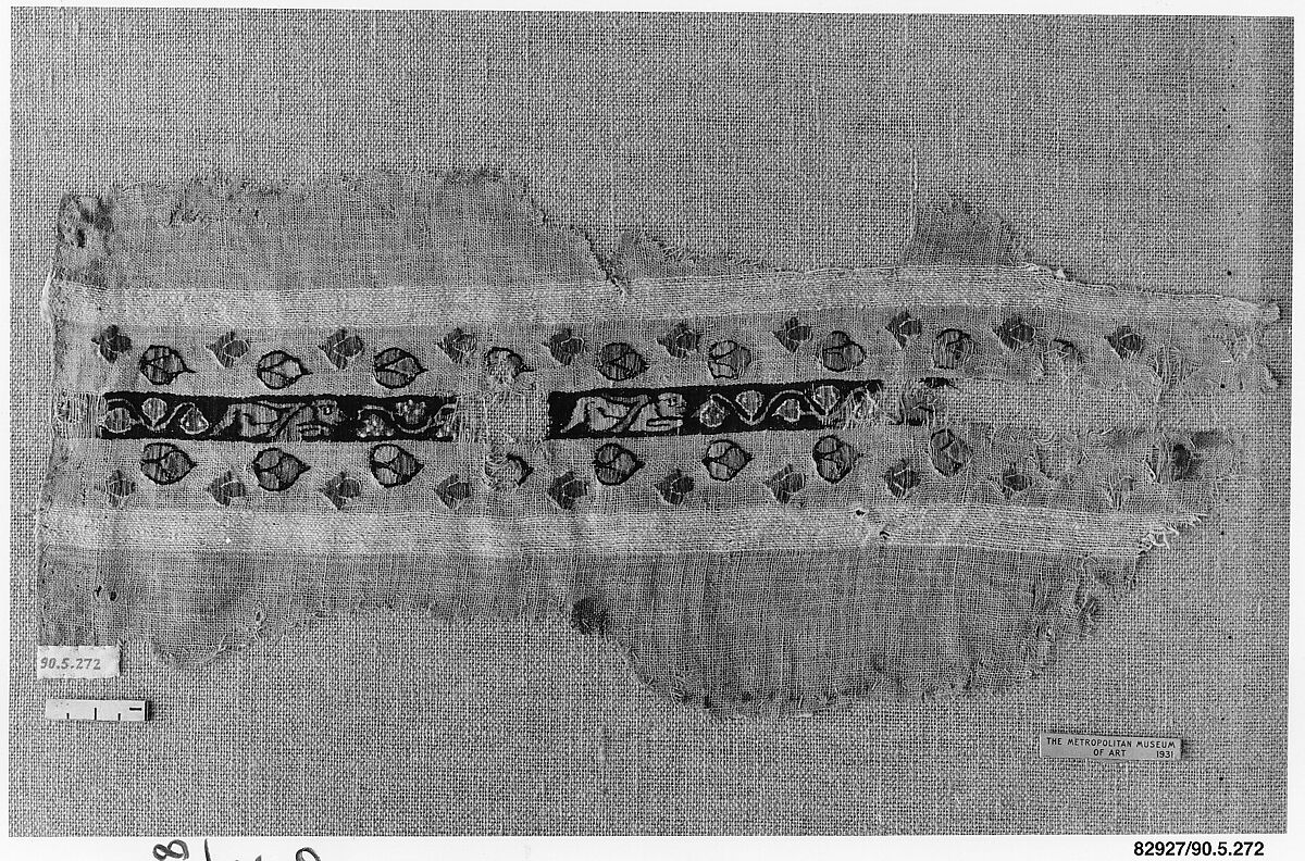 Fragment of a Tunic, Wool, linen; plain weave, tapestry weave