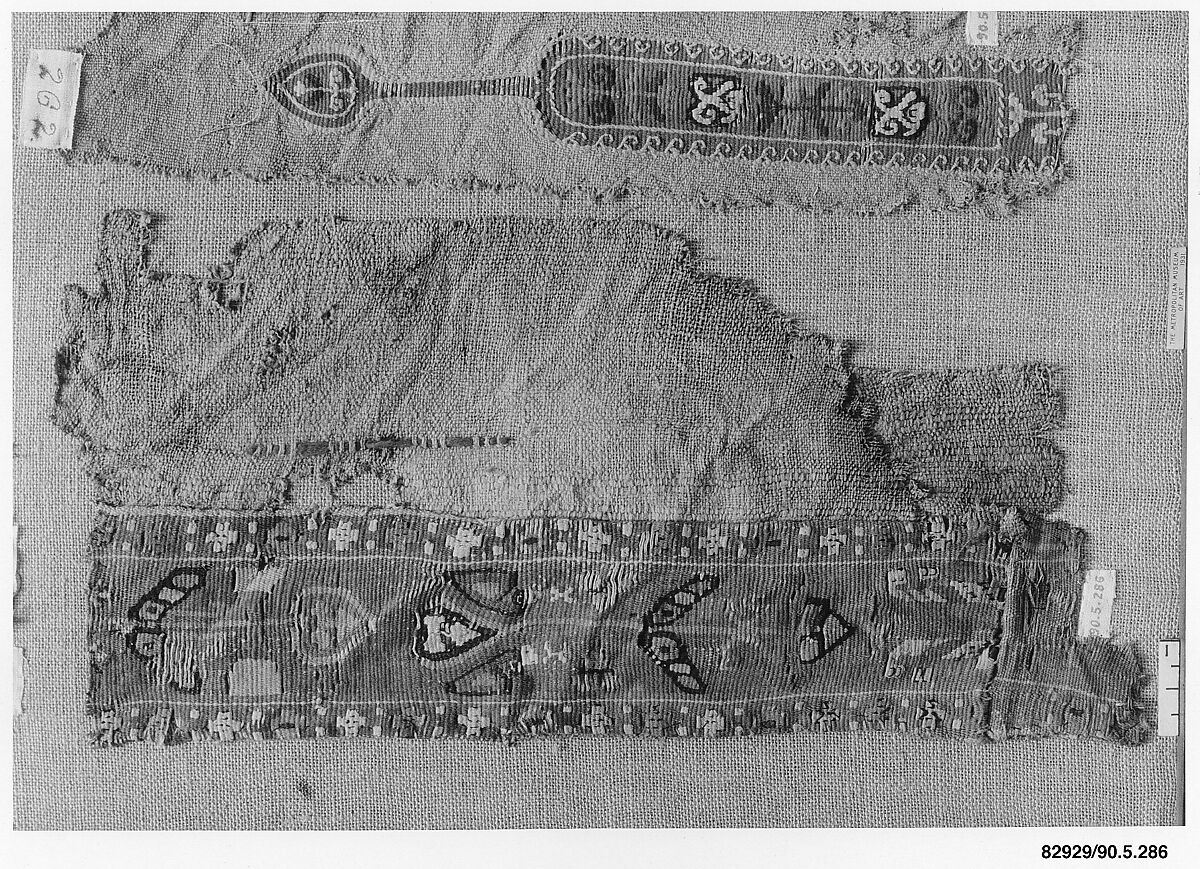 Fragment of a Tunic, Wool, linen; plain weave, tapestry weave