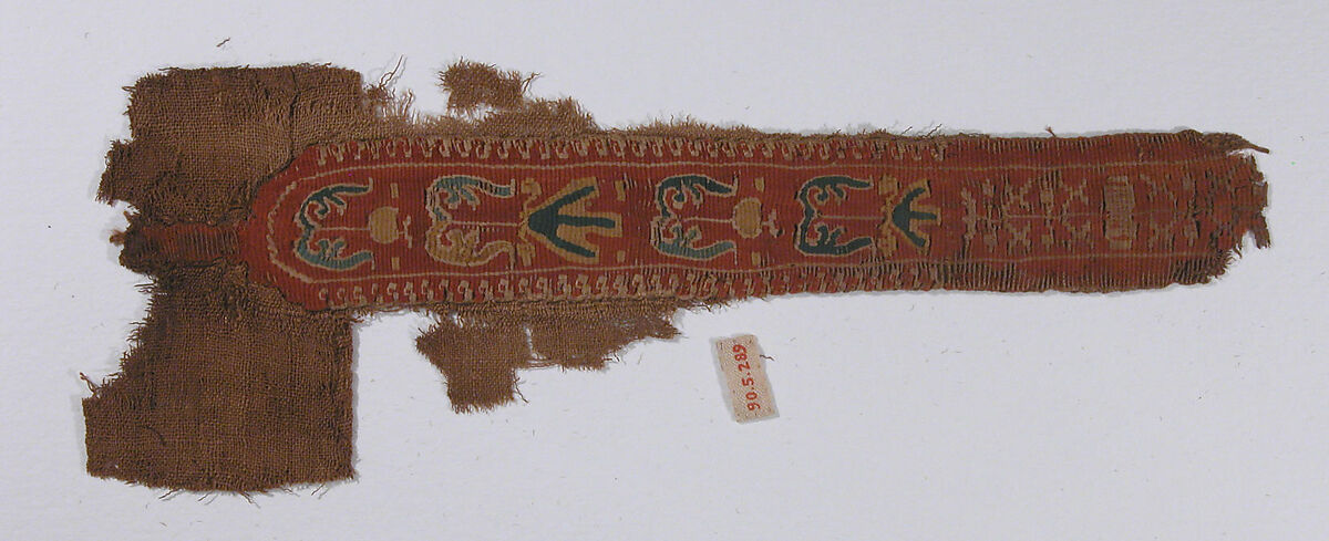 Fragment of a Tunic, Wool, linen; plain weave, tapestry weave 