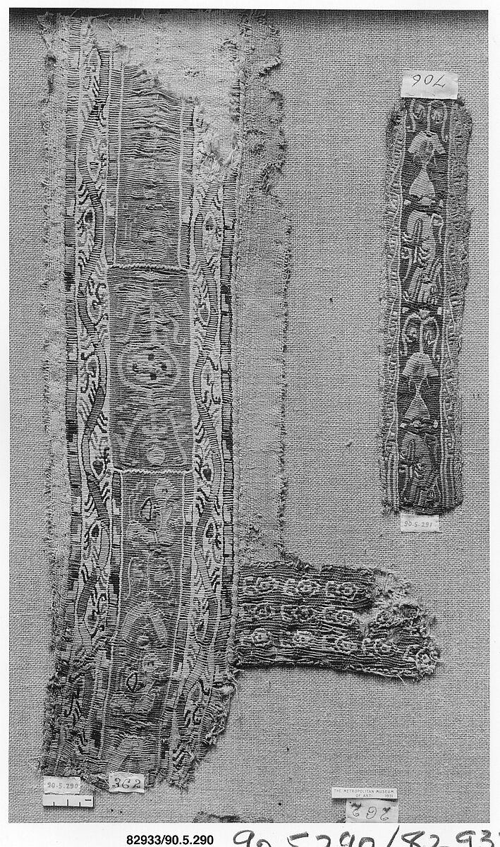 Fragment of a Tunic, Wool, linen; plain weave, tapestry weave