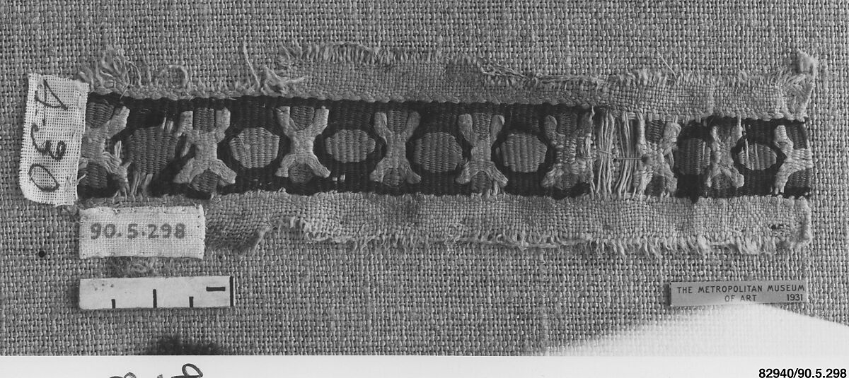 Textile Fragment, Wool, linen; plain weave, tapestry weave