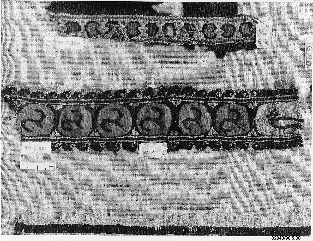 Fragment of a Shoulder Band, Wool, linen; tapestry weave