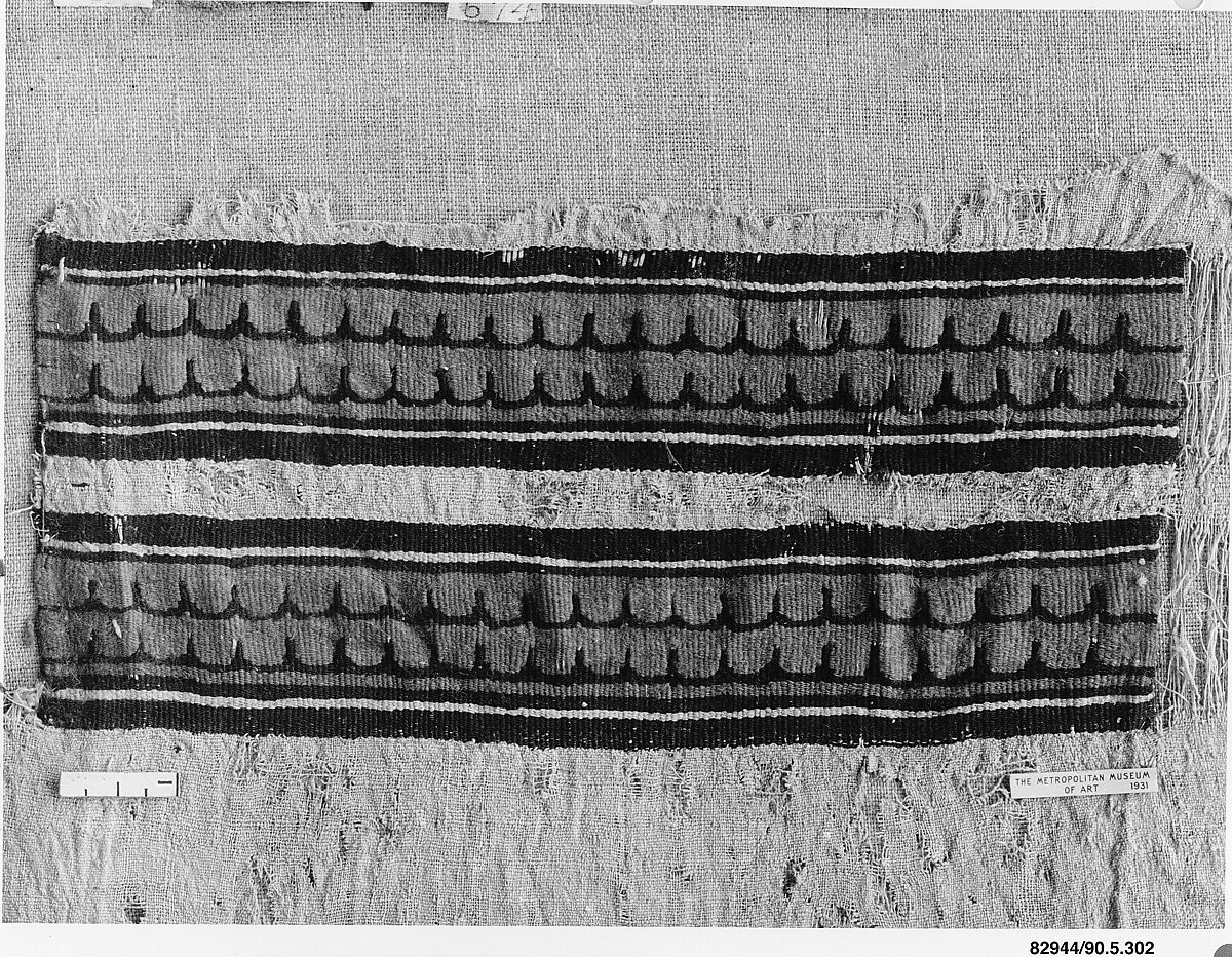 Fragment of a Sleeve, Wool, linen; plain weave, tapestry weave