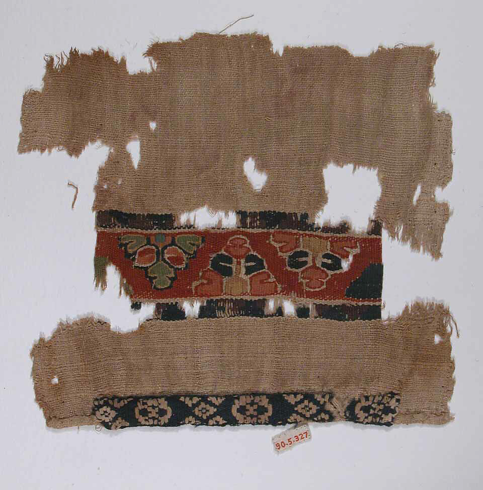 Fragment of a Tunic, Wool, linen; plain weave, tapestry weave 