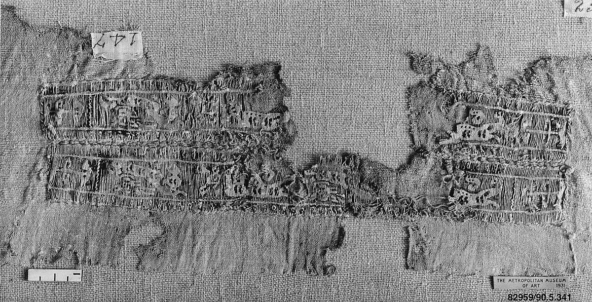 Fragment of a Tunic, Wool, linen; plain weave, tapestry weave 