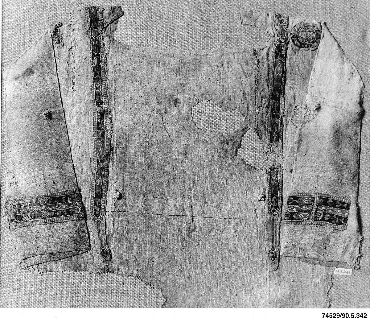 Fragment of a Tunic, Wool, linen; plain weave, tapestry weave