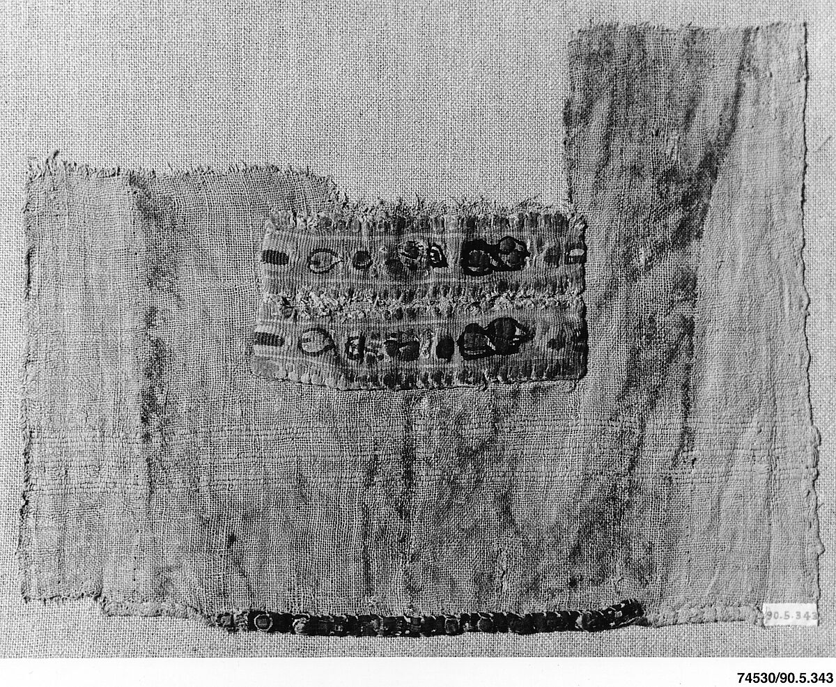Fragment of a Tunic, Wool, linen; plain weave, tapestry weave