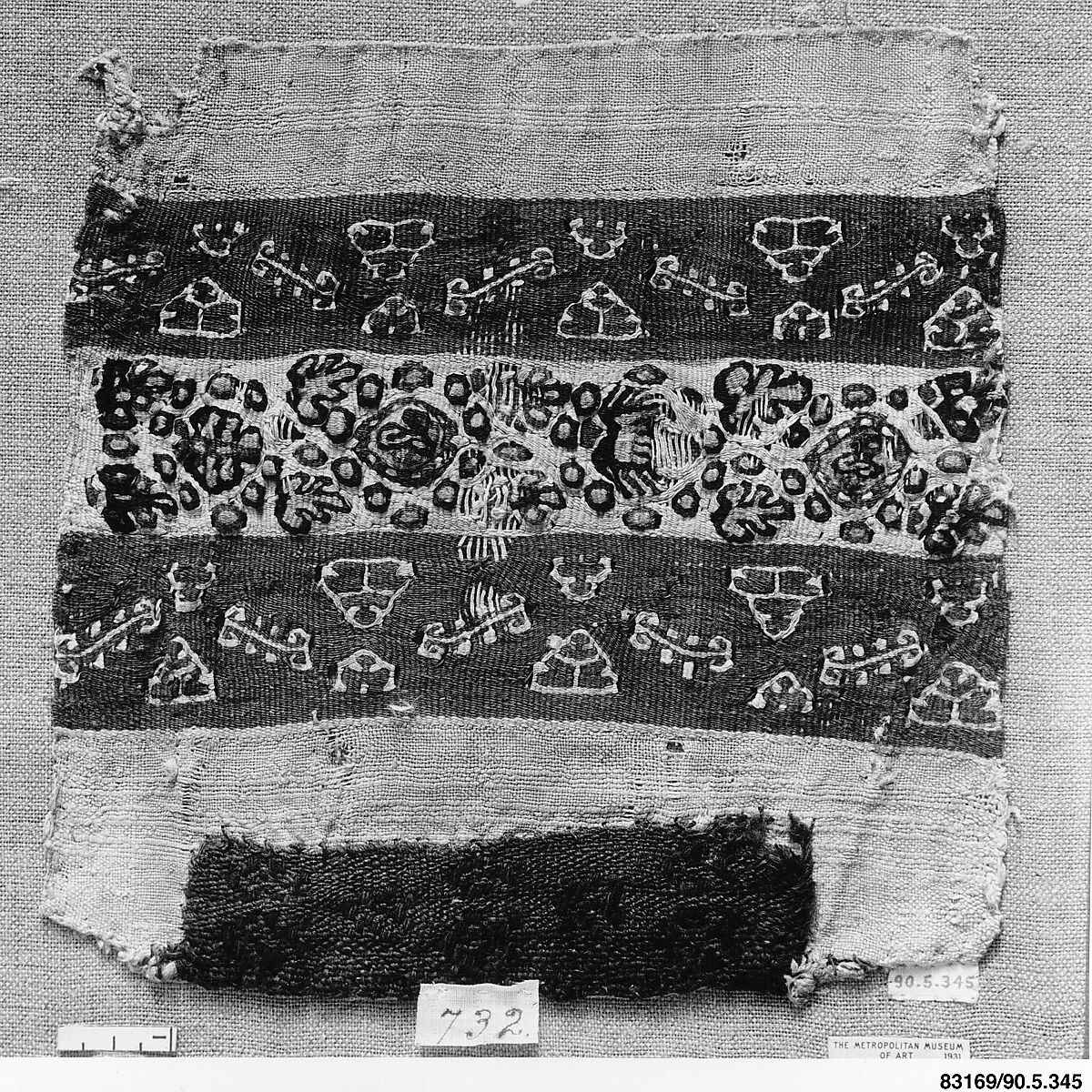 Textile Fragment, Wool, linen; plain weave, tapestry weave