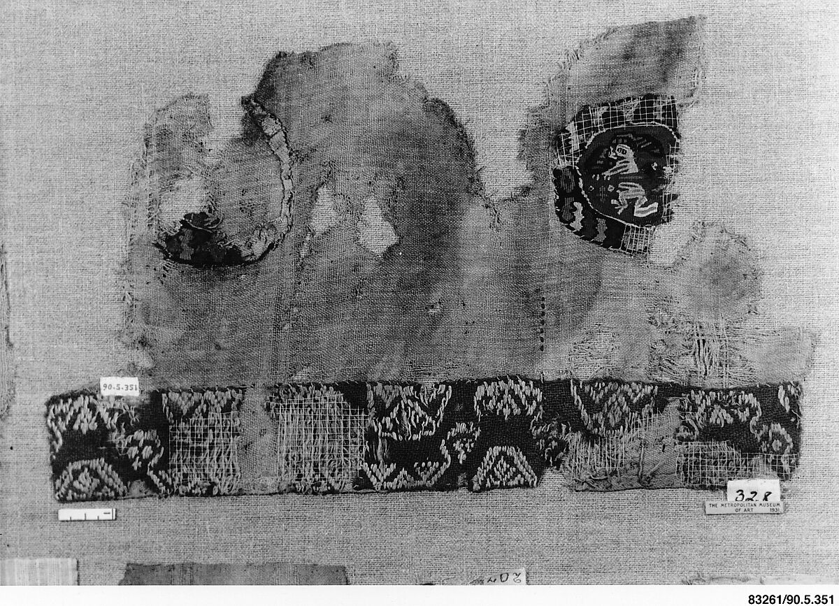 Fragment of a Tunic, Wool, linen; plain weave, tapestry weave