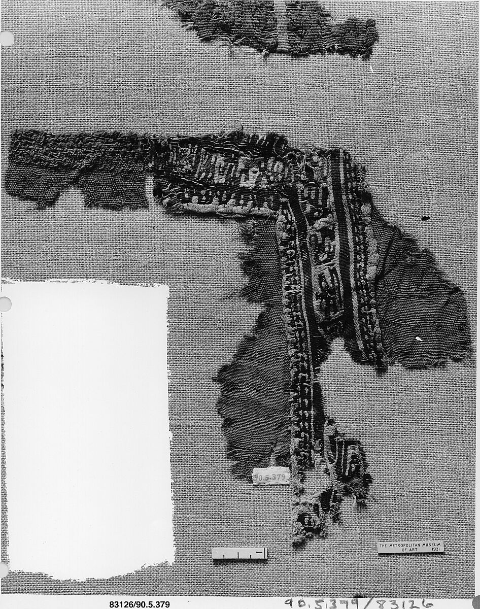 Fragment of a Tunic, Wool, linen; plain weave, tapestry weave