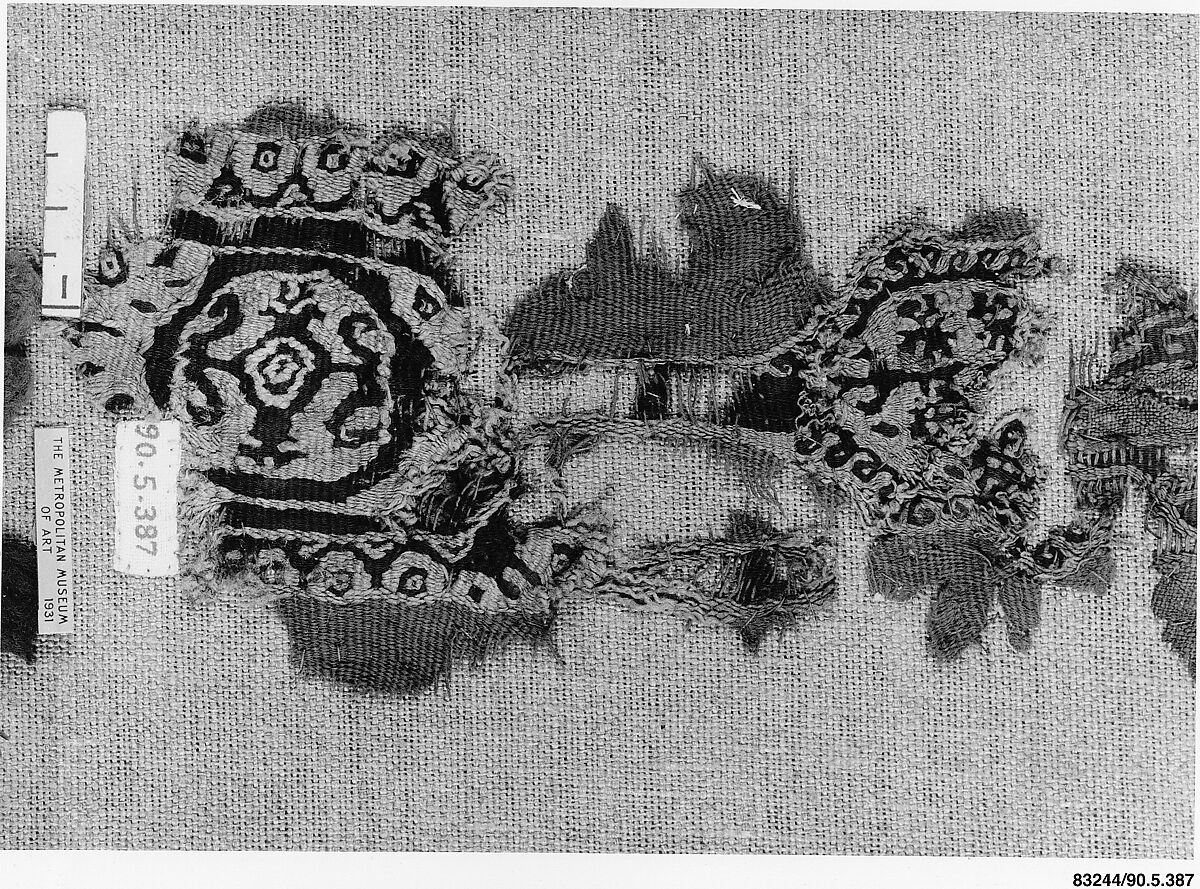 Textile Fragment, Wool, linen; plain weave, tapestry weave 