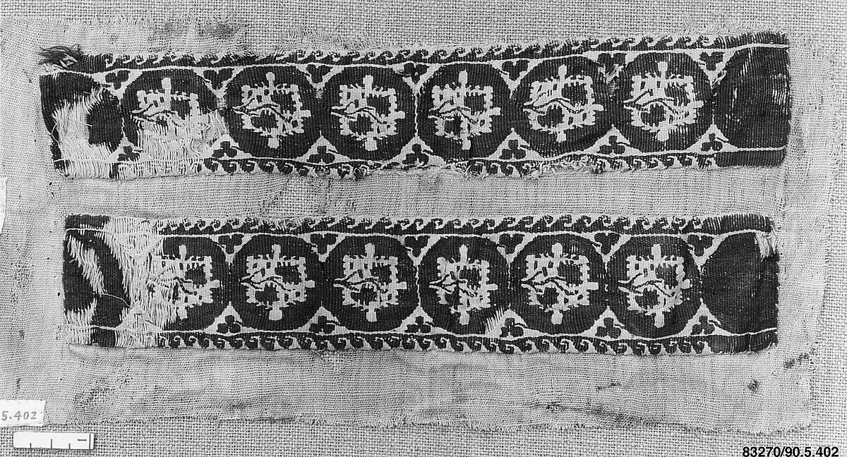 Fragment of a Sleeve, Wool, linen; plain weave, tapestry weave