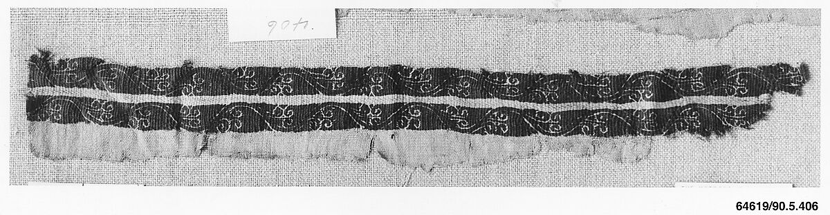 Textile Fragment, Linen, wool; plain weave, tapestry weave 