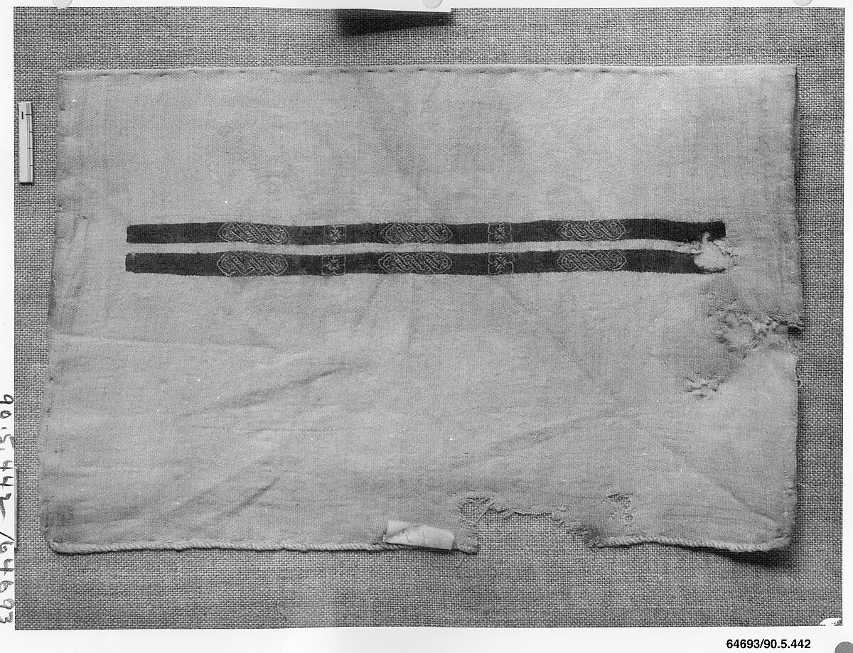 Fragment of a Sleeve, Wool, linen; plain weave, tapestry weave 