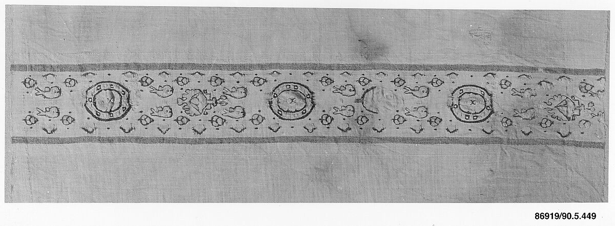 Textile Fragment, Wool, linen; plain weave, tapestry weave