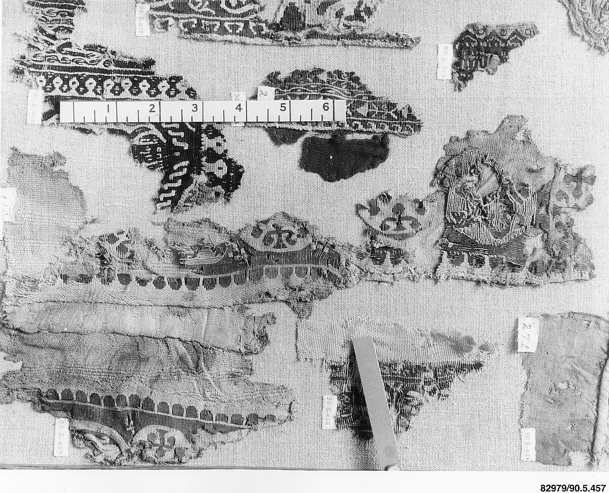 Textile Fragment, Wool, linen; plain weave, tapestry weave