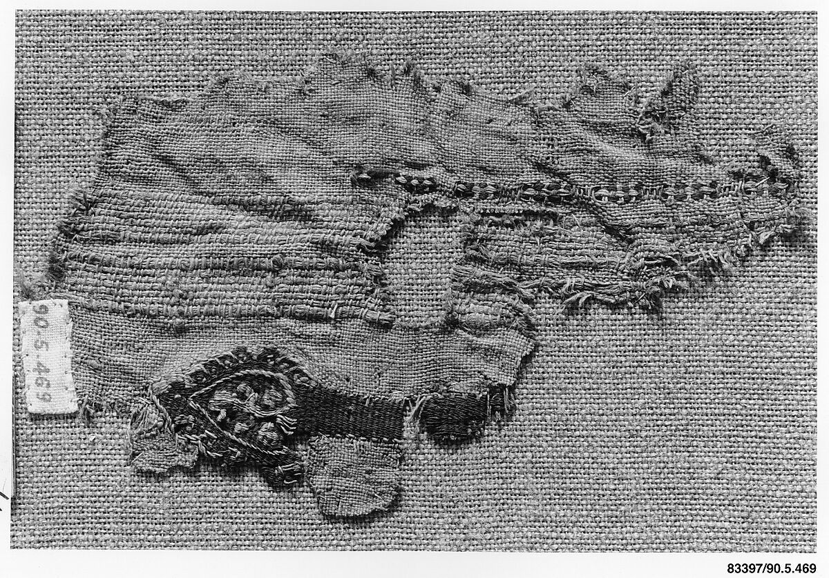 Textile Fragment, Wool, linen; plain weave, tapestry weave