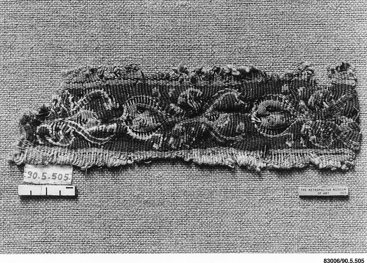 Fragment of Shoulder Band, Wool, linen; tapestry weave