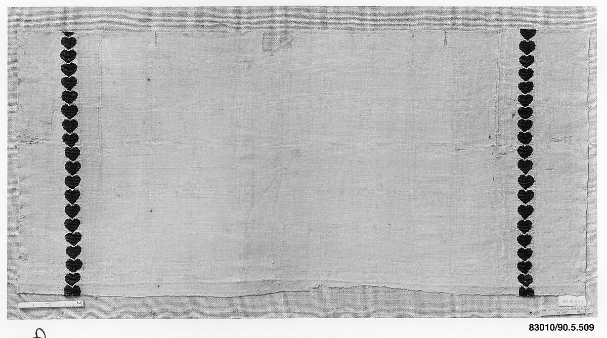 Textile Fragment, Wool, linen; plain weave, tapestry weave 
