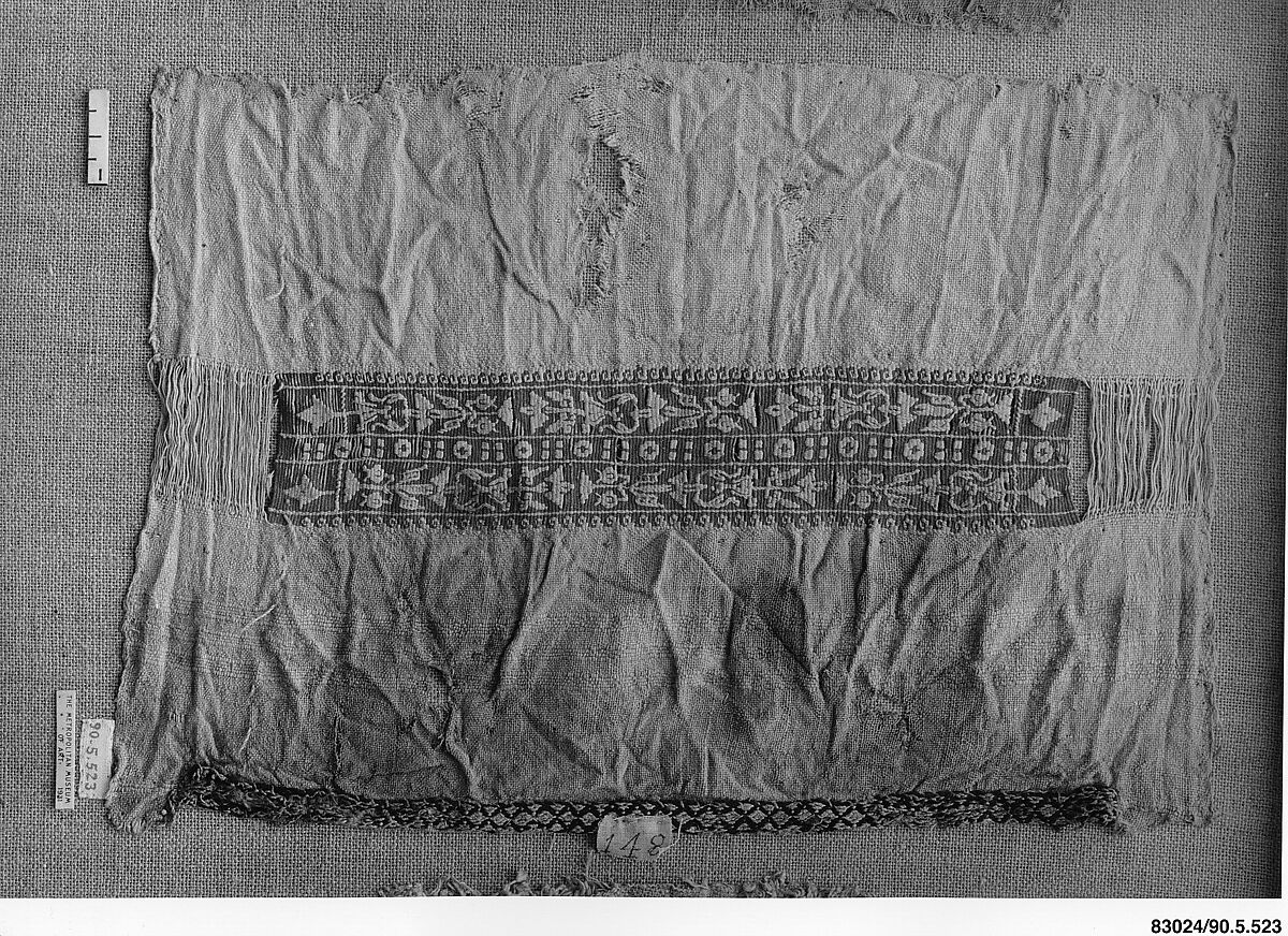 Fragment of a Sleeve, Wool, linen; plain weave, tapestry weave