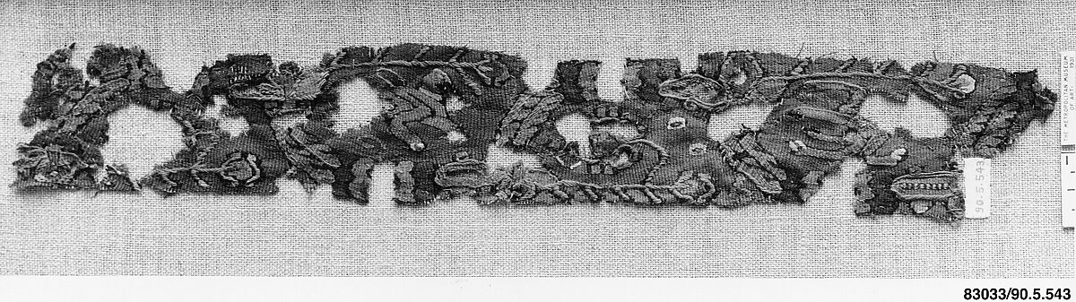 Fragment of Shoulder Band, Wool, linen; tapestry weave
