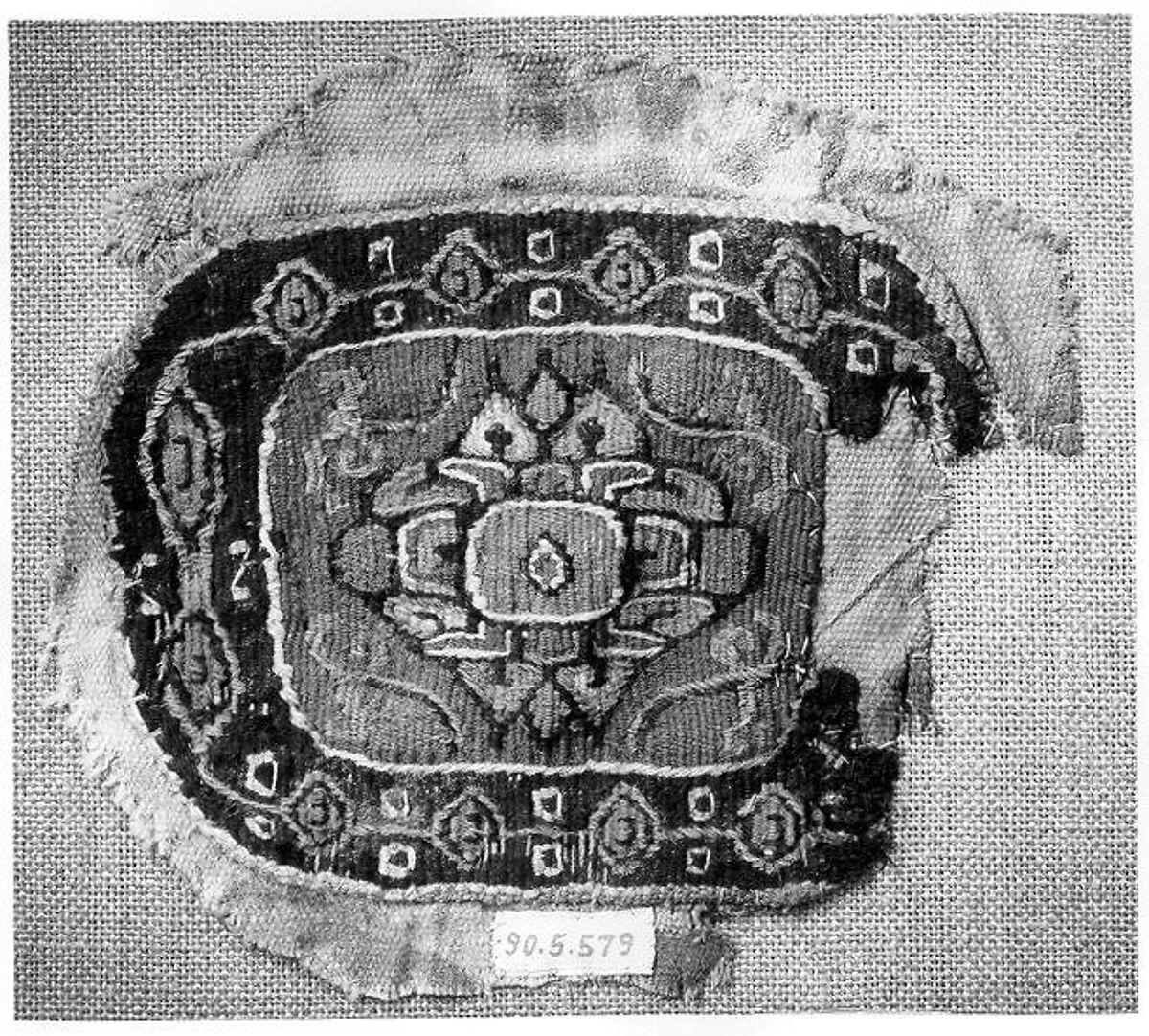 Tunic Ornament Showing Christ and the Virgin Flanked by Angels?, Wool, linen; plain weave, tapestry weave