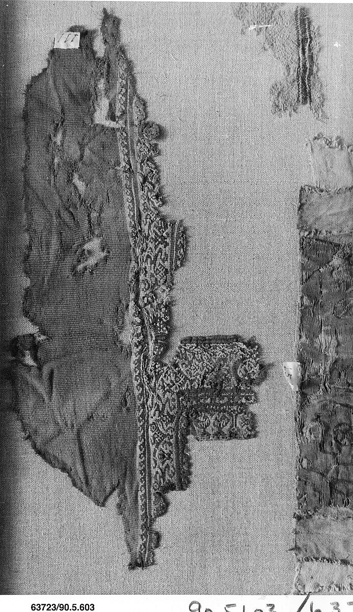 Textile Fragment, Wool, linen; plain weave, tapestry weave
